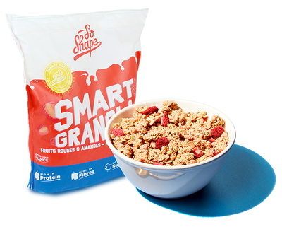 Granola z czerwonymi owocami i migdałami
